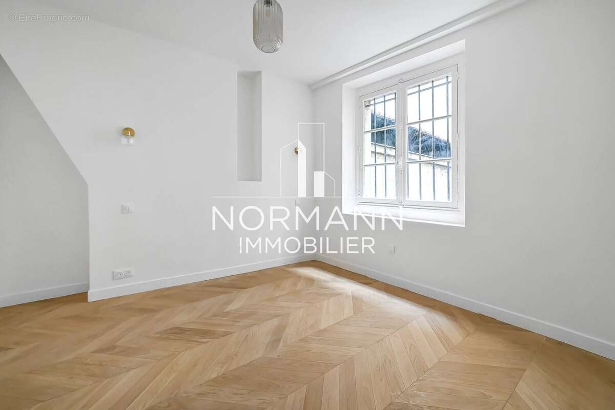 Appartement à PARIS-1E