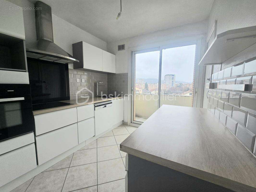 Appartement T4 97 m2 et garage proche gendarmerie - photo 2