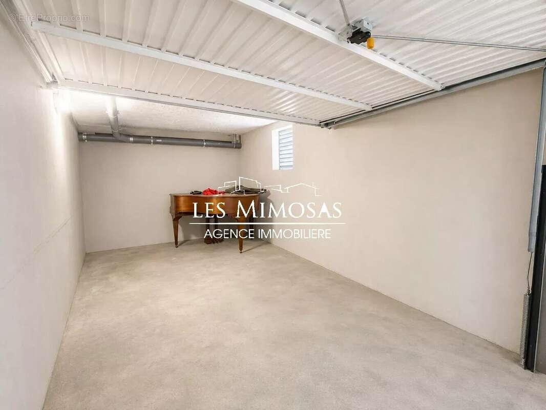 Appartement à ROQUEBRUNE-SUR-ARGENS