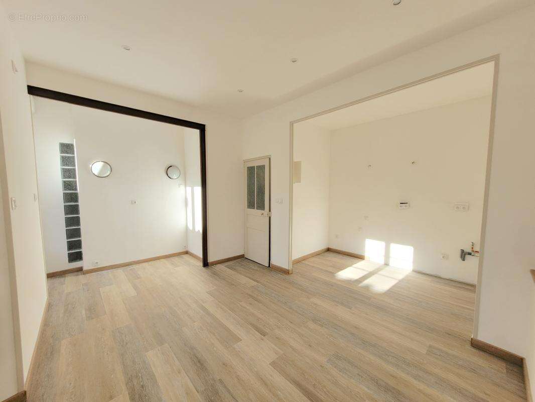 Appartement à MARSEILLE-6E