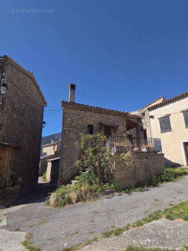 Maison à MEAILLES