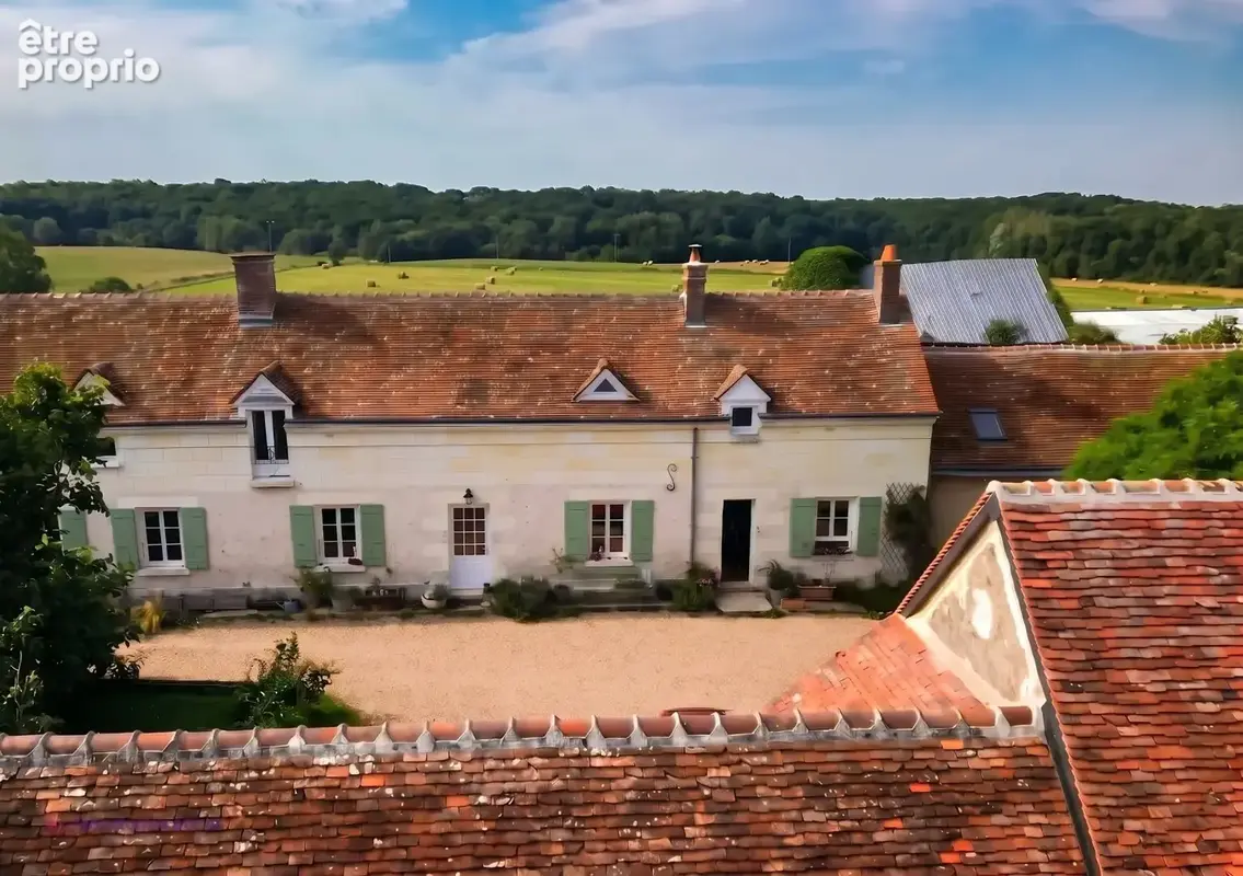 Longère de charme rénovée et dépendances - photo 1