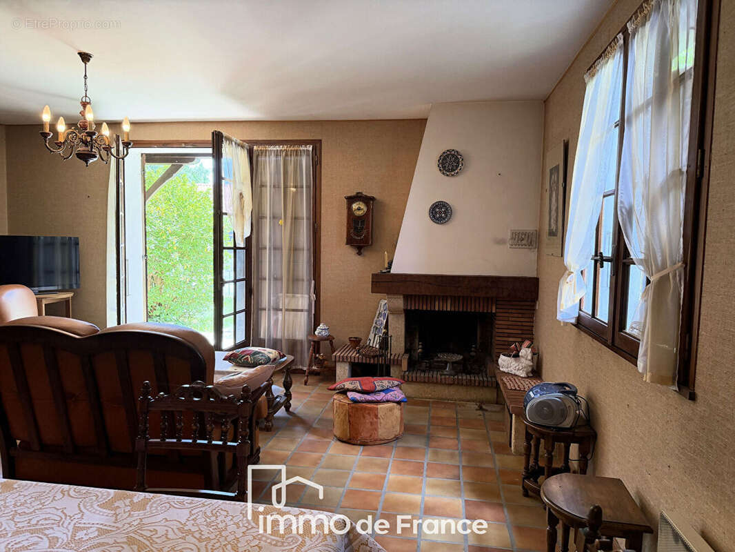 Maison à LIVINHAC-LE-HAUT