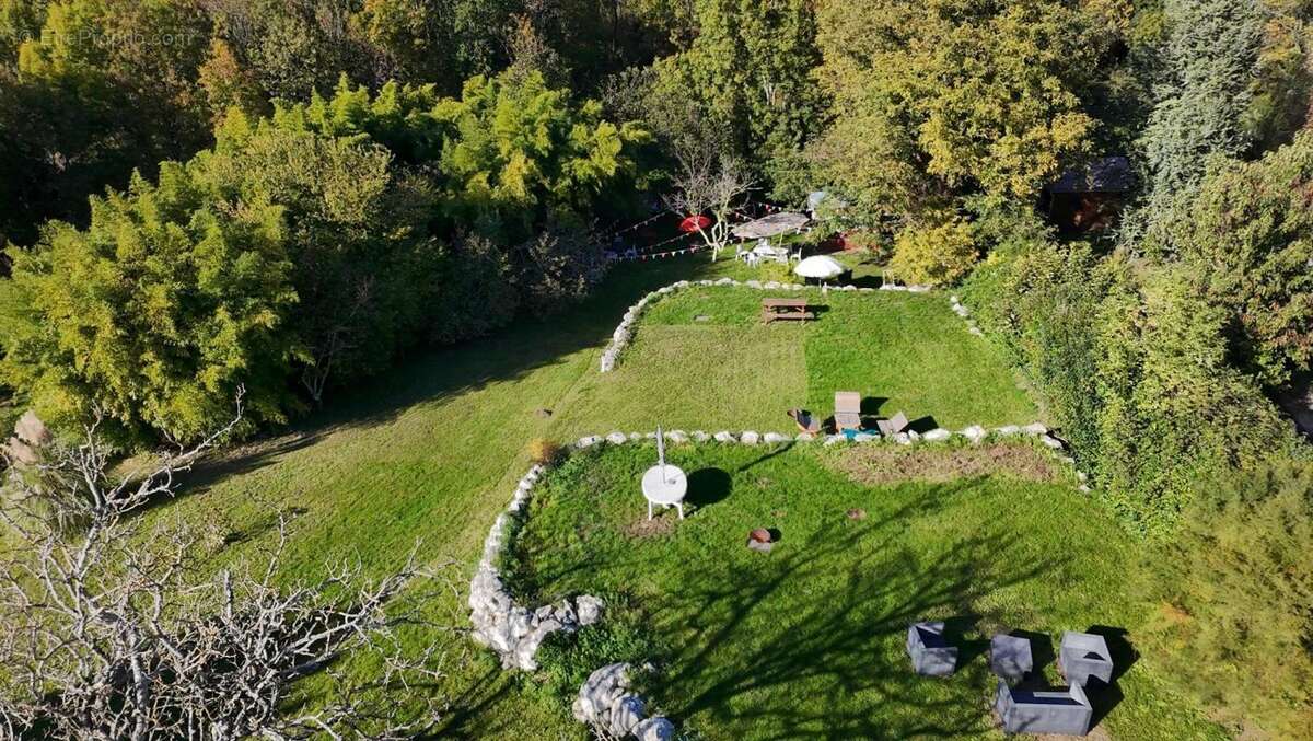 Maison à CHENAC-SAINT-SEURIN-D&#039;UZET