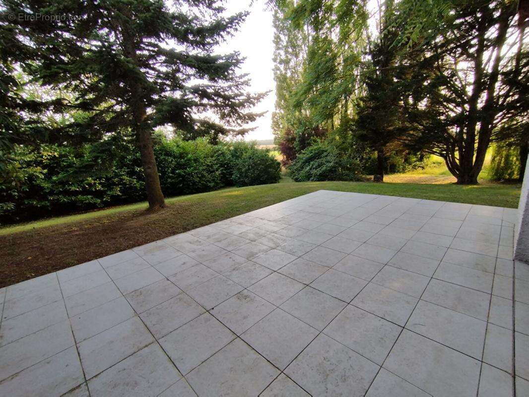 Maison à SAINT-JULIEN-L'ARS