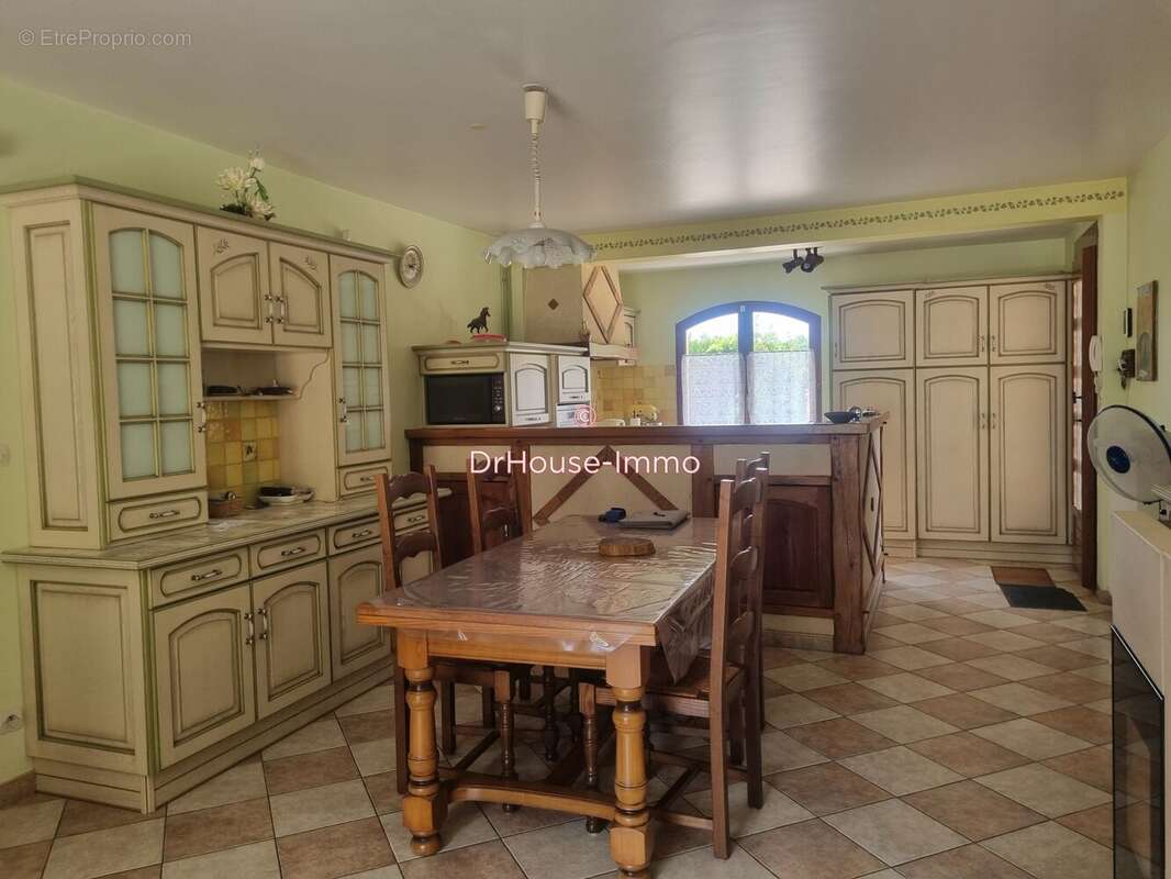Maison 191 m² à La Selle-En-Hermoy  - photo 11