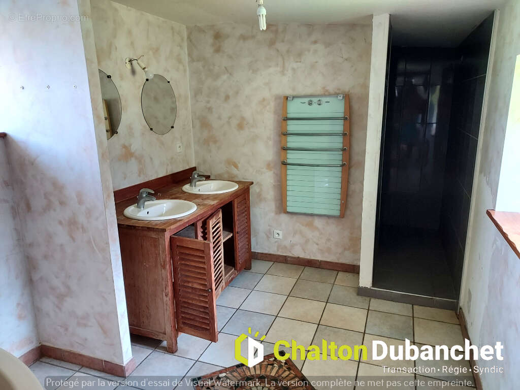 Maison à SAINT-CYR-DE-VALORGES