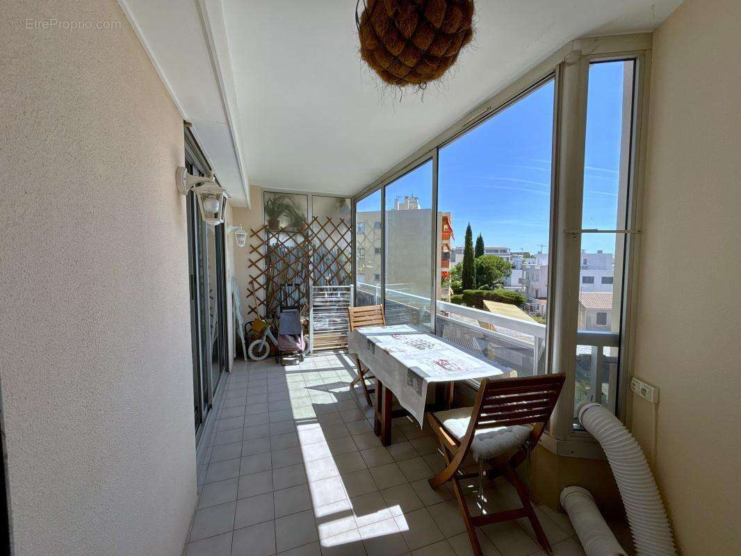 Appartement à SAINT-LAURENT-DU-VAR