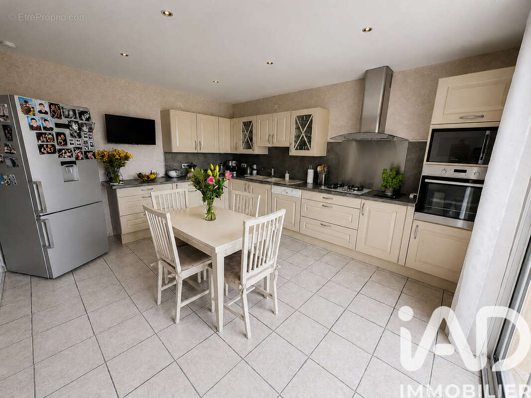 Maison 143 m² à Ambrumesnil  - photo 8