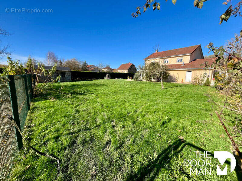 Maison à NEUILLY-L&#039;EVEQUE