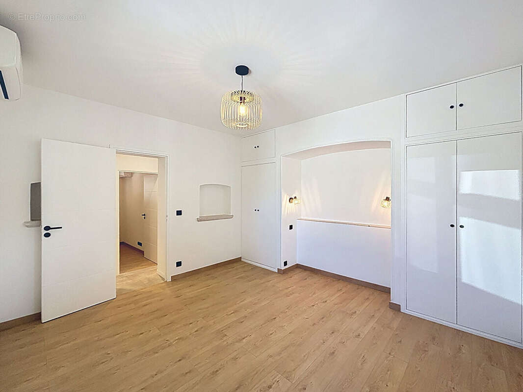 Appartement à SAINT-LAURENT-DU-VAR