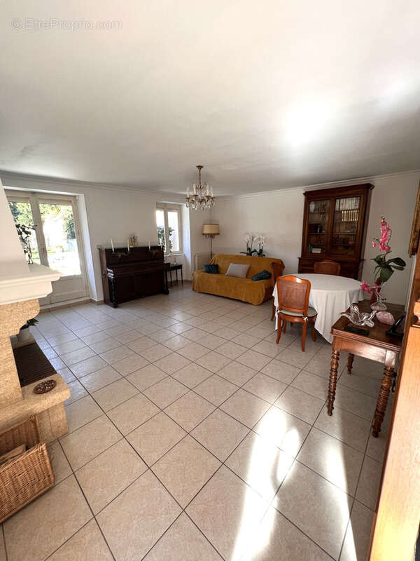 Maison à CHAMPAGNE-AU-MONT-D'OR