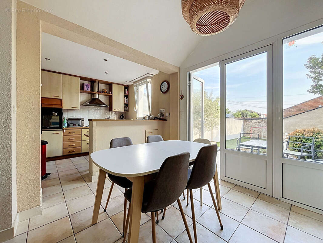 Quartier Republique - Maison 7 pièces 146m2 - photo 12