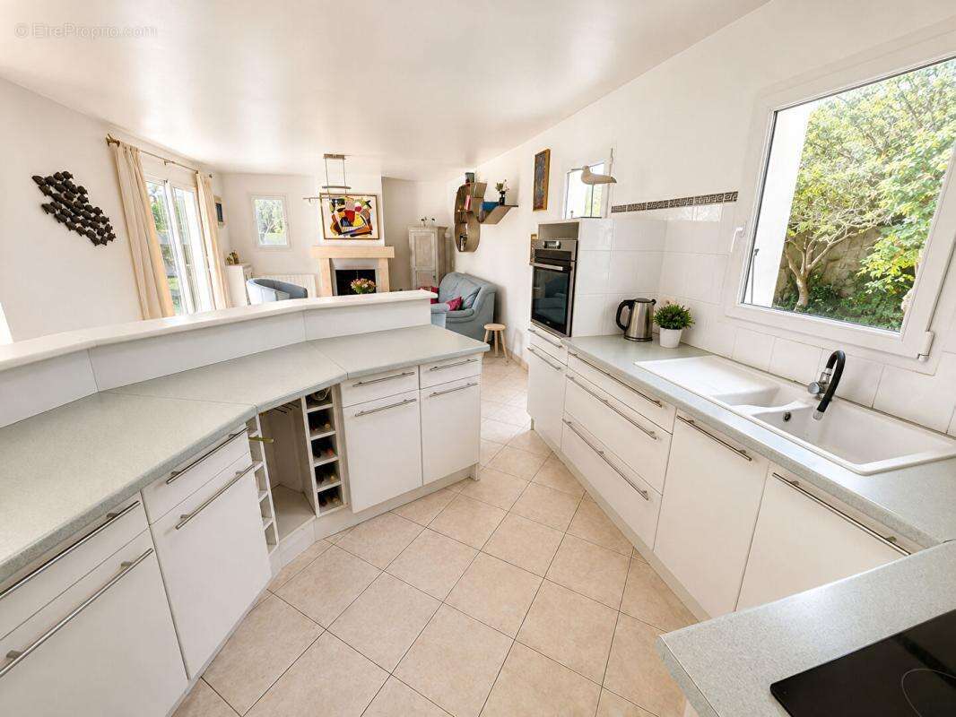 RARE SUR LE SECTEUR - Ste Marie De Re 4 pièces 101m2 Visite Virtuelle disponible - photo 4