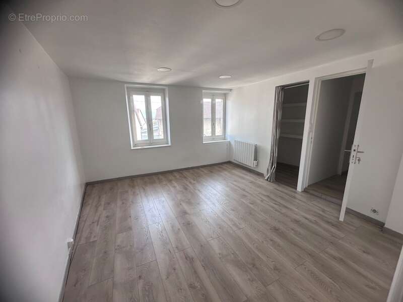 Appartement à PERON