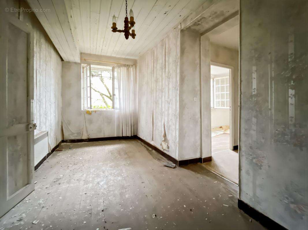 Maison à SAINT-GERMAIN-DU-SALEMBRE