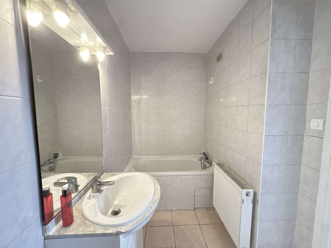 Appartement à SAINT-MARTIN-D'HERES