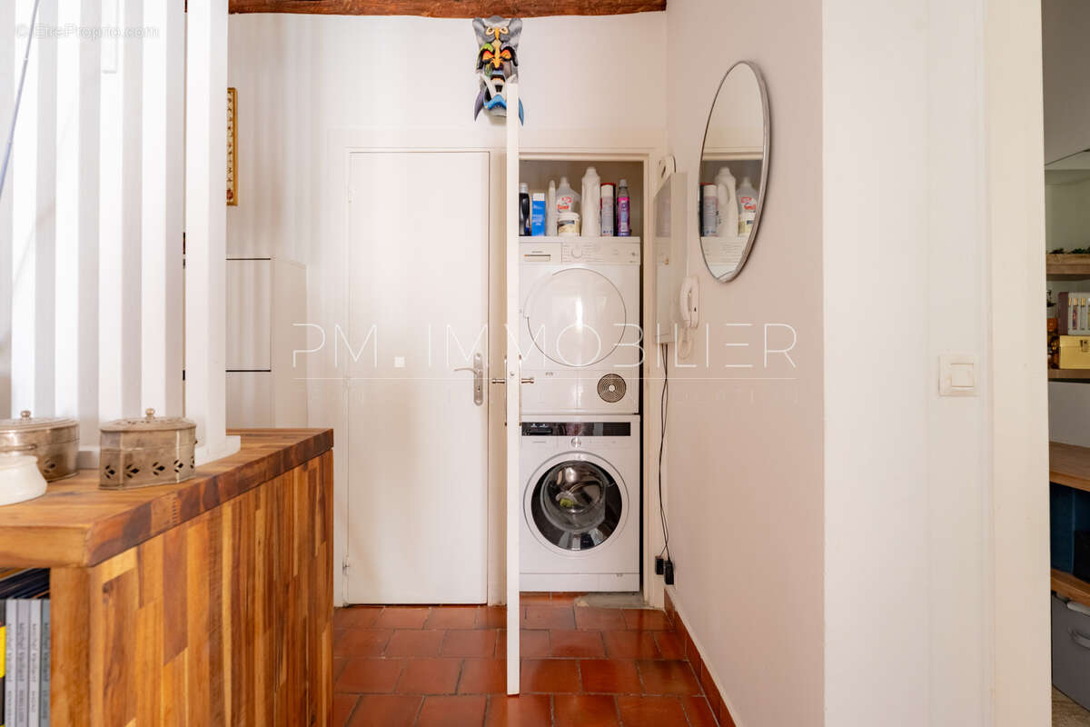 Appartement à MARSEILLE-1E