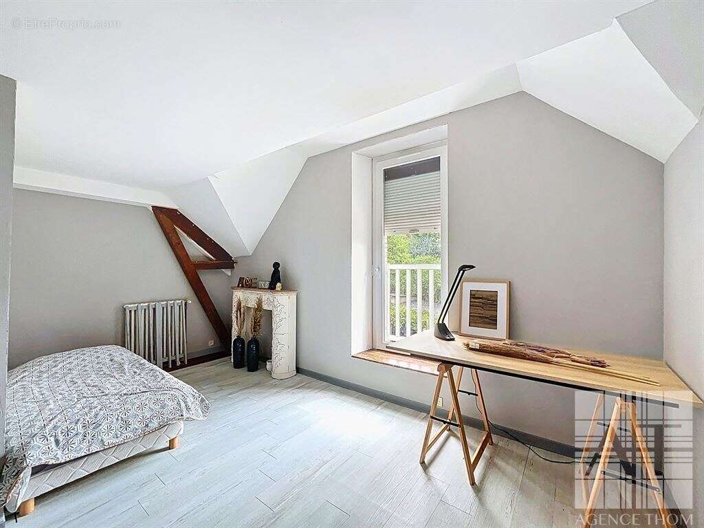 Maison à LONGUEFUYE