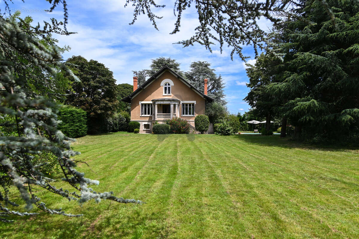 Maison à CHARBONNIERES-LES-BAINS