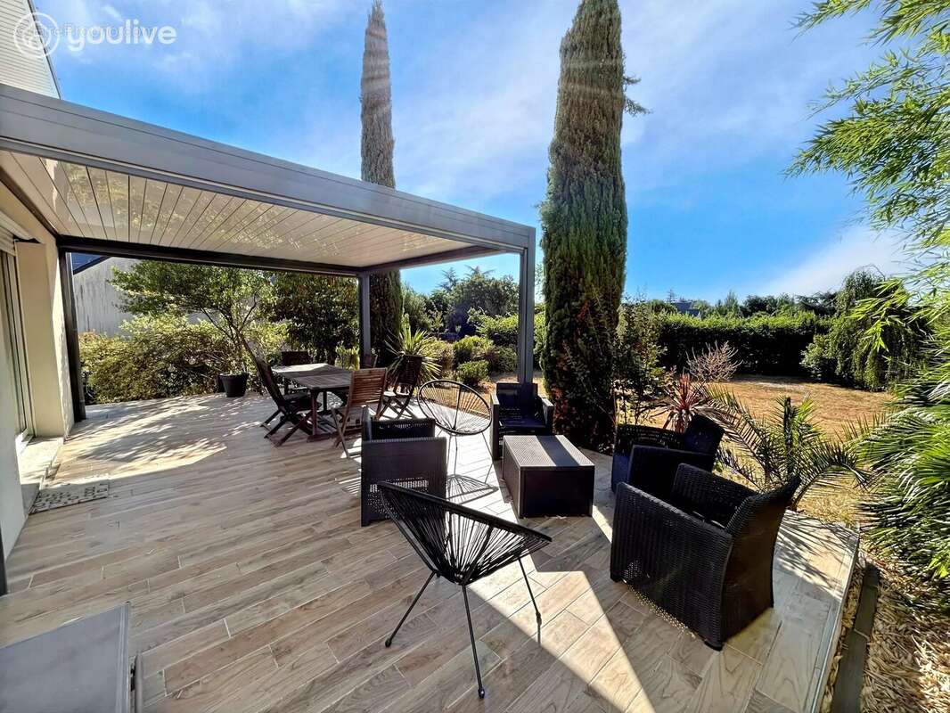 Maison lumineuse avec superbe terrain paysager - photo 2