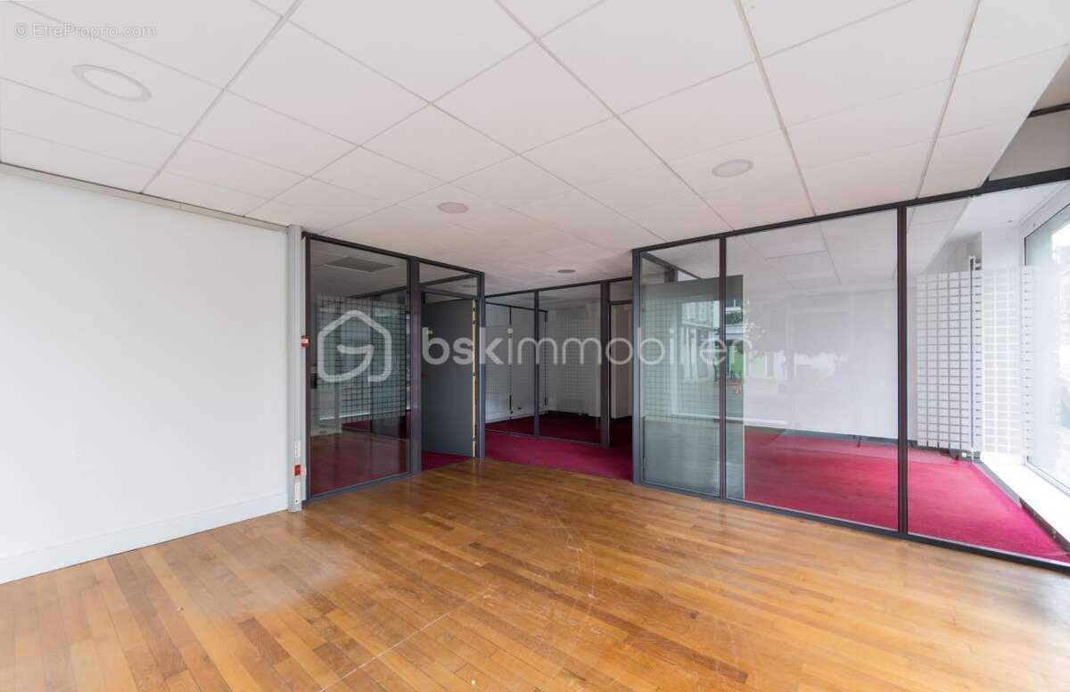 À Vendre – Local commercial / bureaux – 200 m² – Hyper-centre Châteauroux - photo 2
