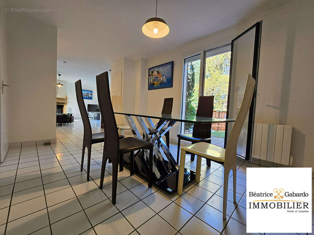 Maison St Genis Laval 5 pièce(s) 130  m² - photo 5