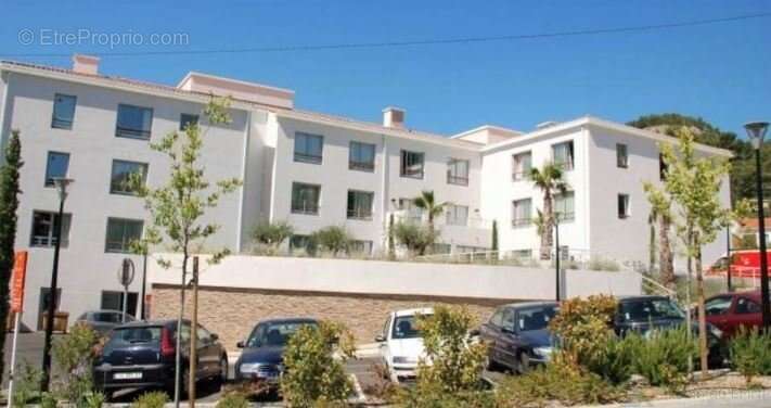 Appartement à LE REVEST-LES-EAUX