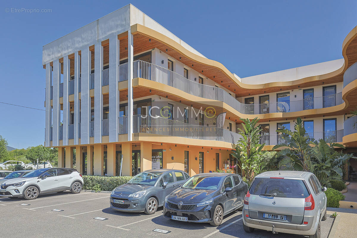 Commerce à LA CRAU