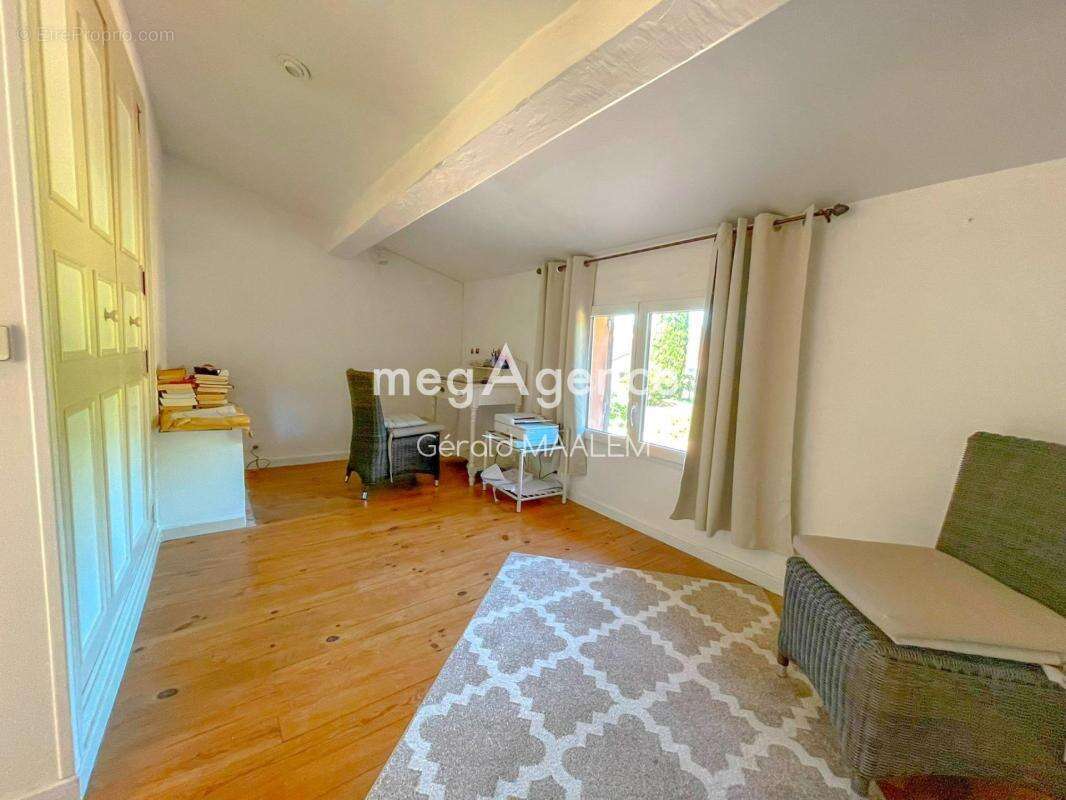 Villa de 204m² avec piscine à Roquebrune-sur-Argens - photo 16