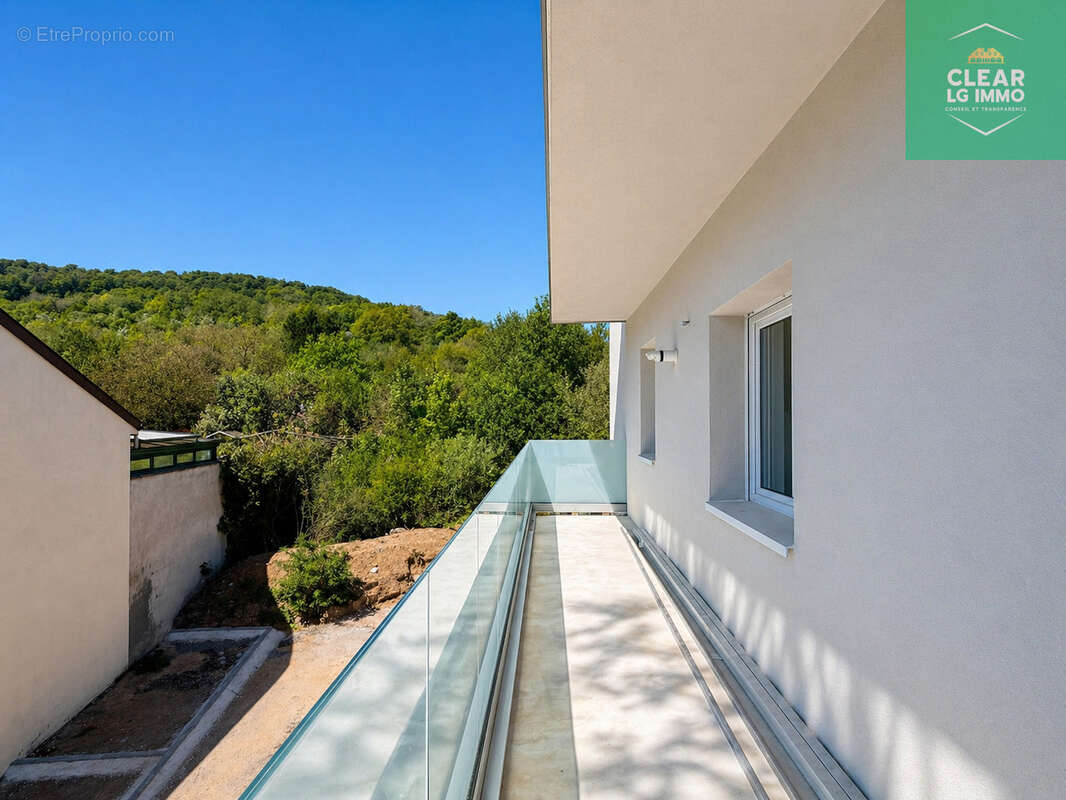 Appartement à SEMECOURT