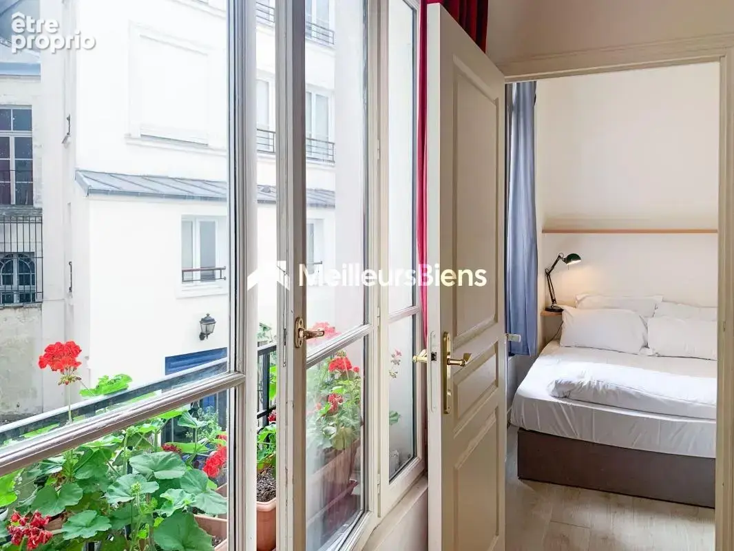Paris 8e – Saint-Augustin : studio sur cour avec coin nuit indépendant, ascenseur - photo 9