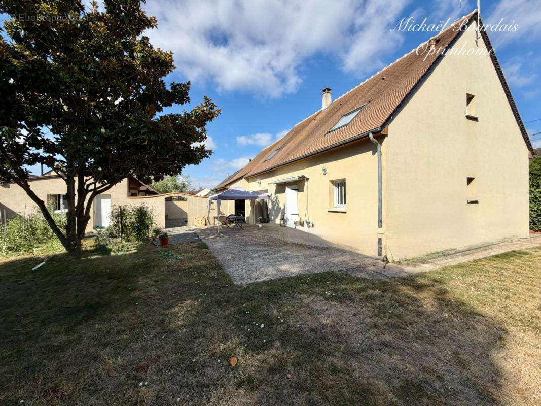 EXCLUSIVITÉ – LE LUDE – Maison 4 chambres - Vie de plain-pied - 3 garages - Terrain clos - Centre-ville à pied - photo 2