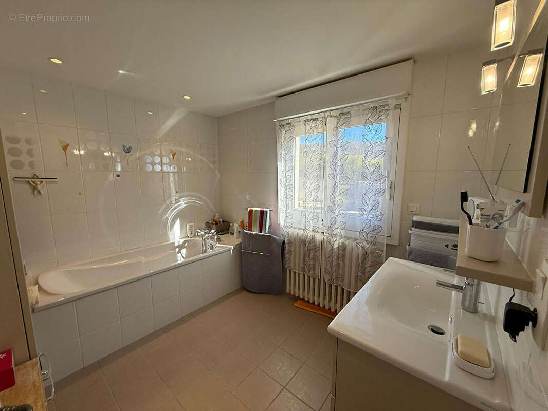 Maison à VERNOUX-EN-VIVARAIS