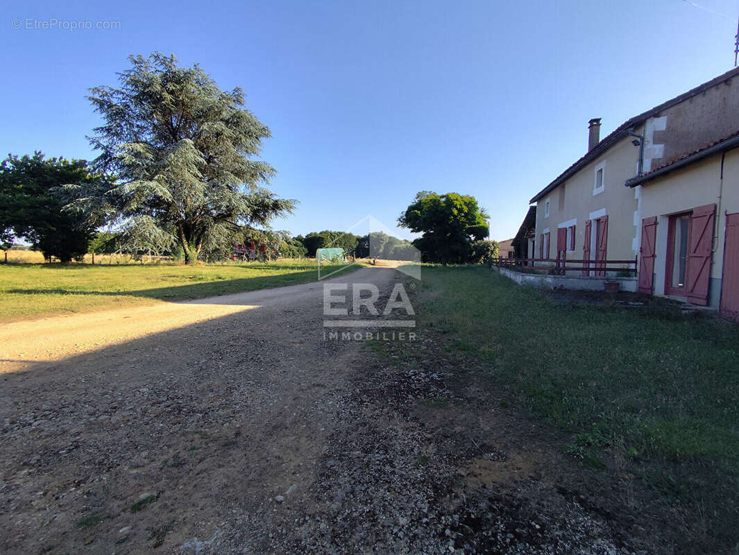 Maison 119m² à blanzay - photo 16