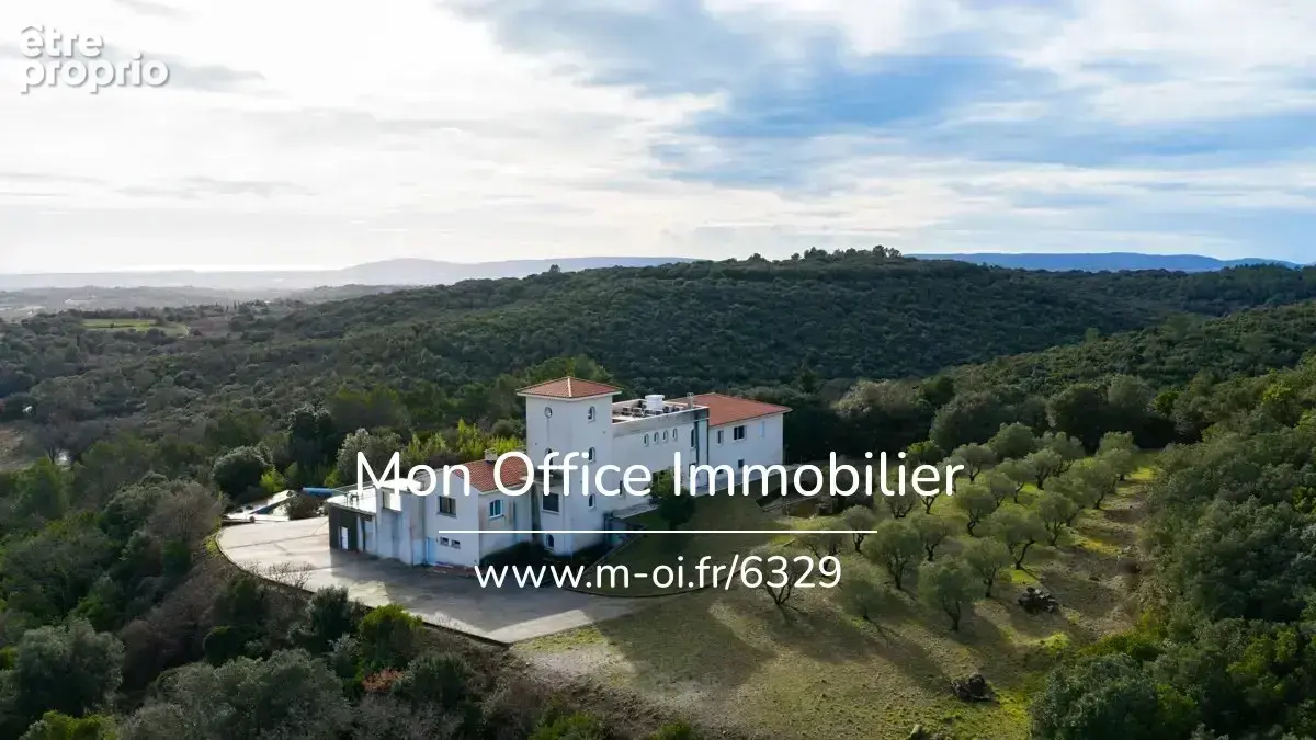 Référence : 6329-NGU - propriété 10 pièces - 32ha - 980m2 - Vue spectaculaire sur la région et la mer - photo 21