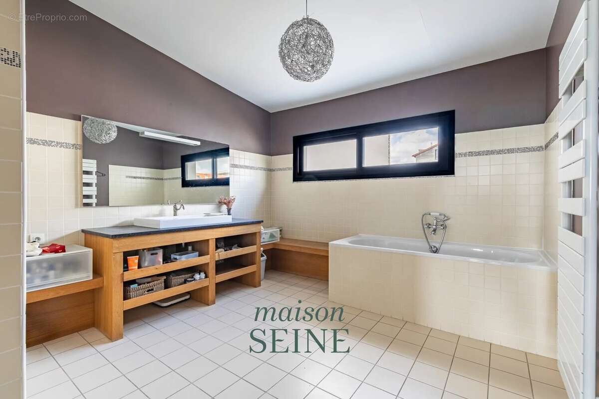 Maison à SURESNES