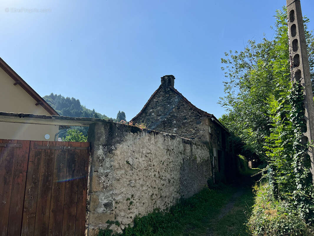 A VENDRE - Ancienne écurie avec terrain attenant - 85 m² développés - SAINT GENIEZ D'OLT - photo 7