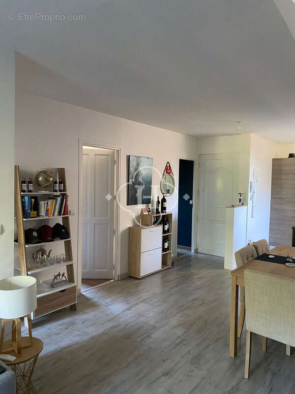 Appartement à JOUY-MAUVOISIN