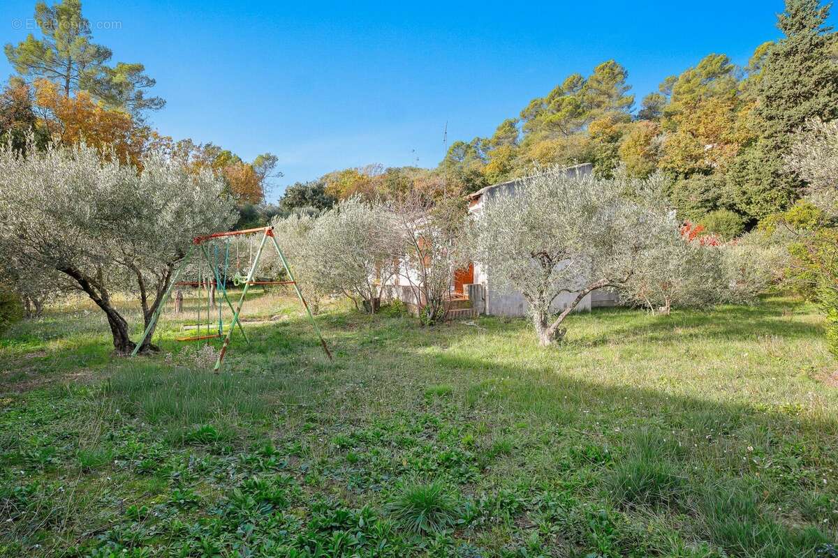 Maison à MEOUNES-LES-MONTRIEUX