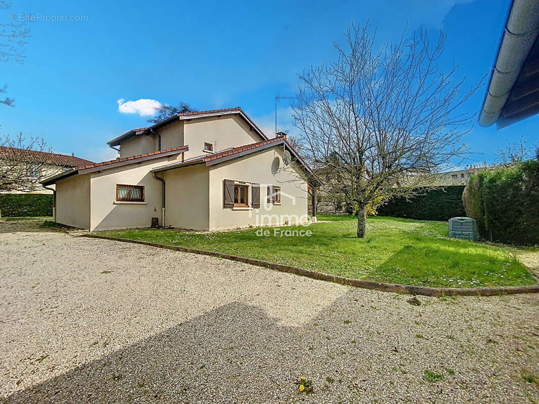 Maison à VILLARS-LES-DOMBES