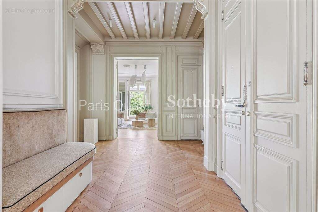 Appartement à PARIS-17E