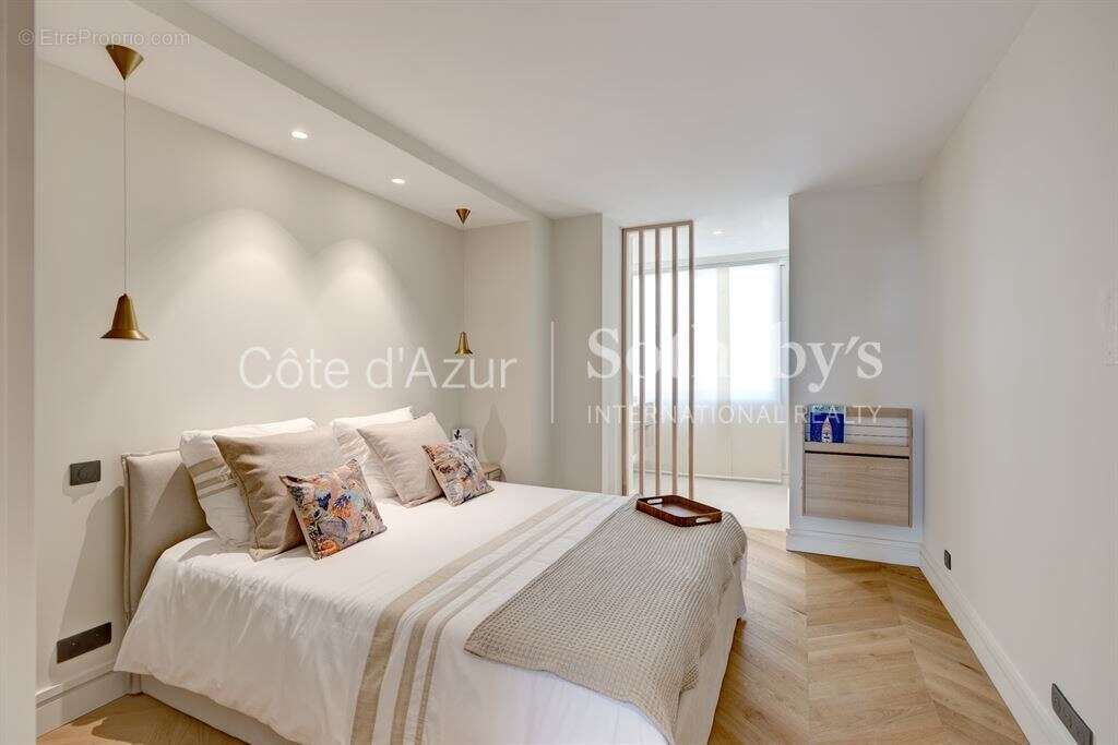 Cannes La Californie : Appartement rénové 122 m² avec vue mer et terrasse - photo 12