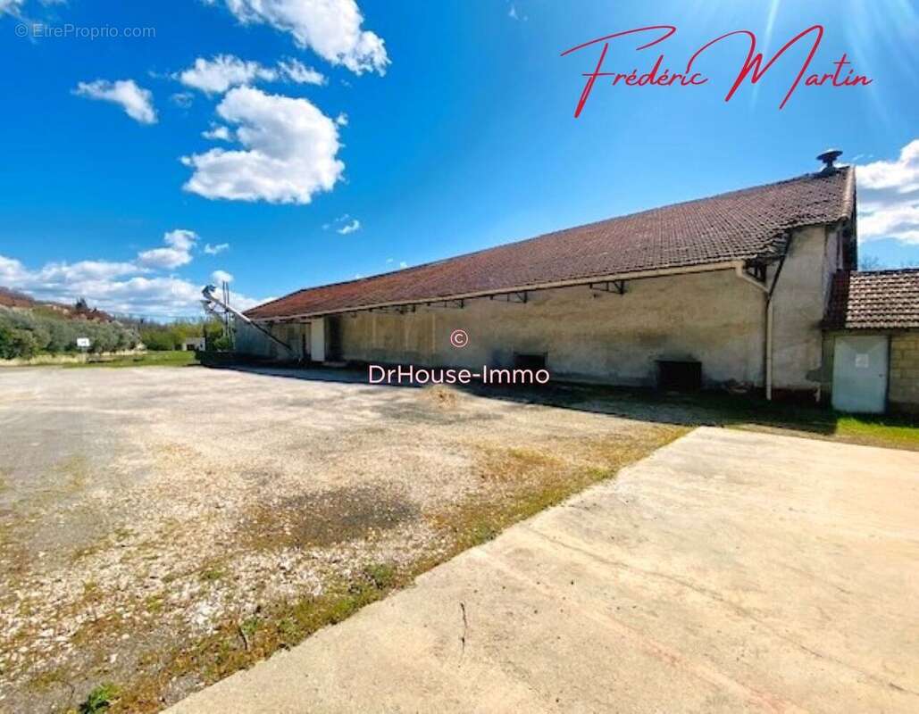 Appartement à VEZENOBRES