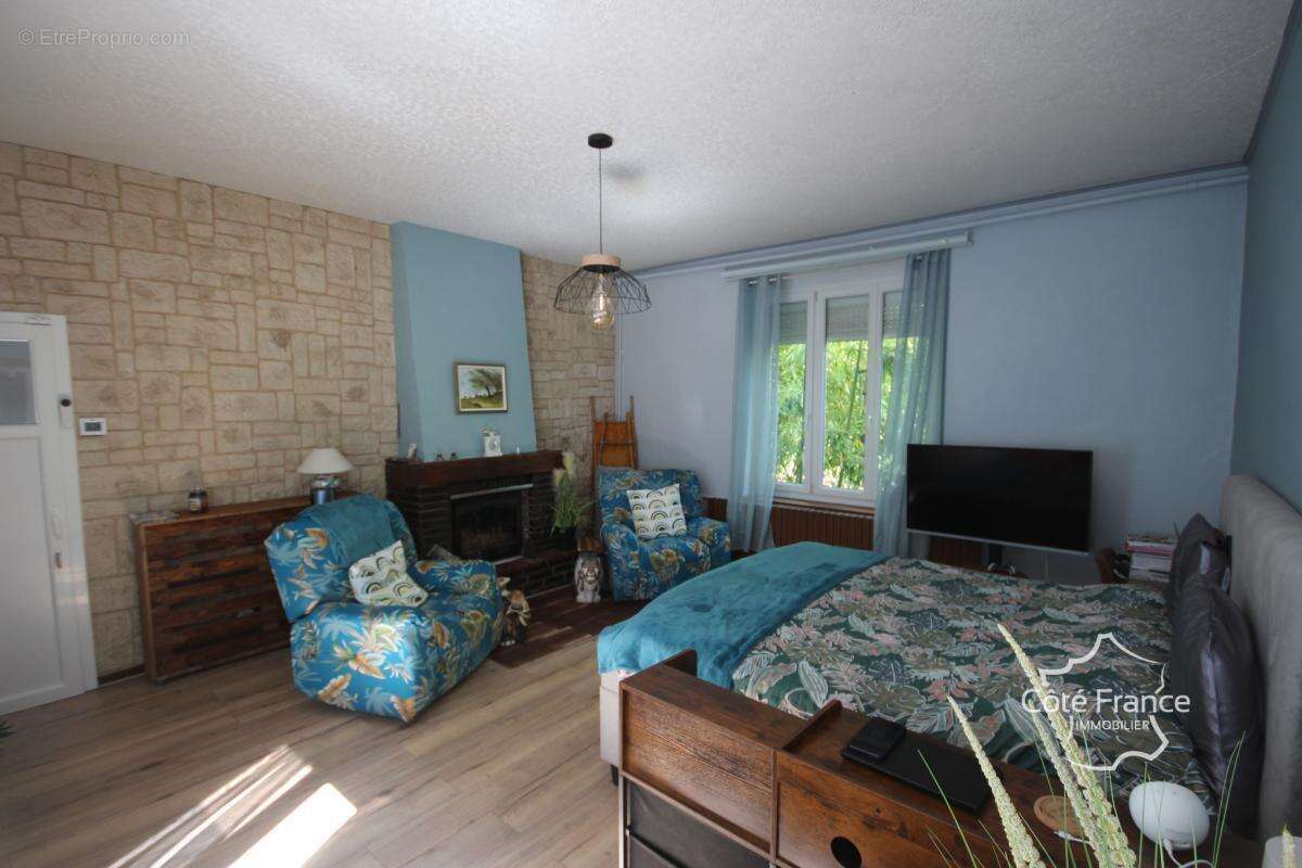SECTEUR VIREUX Maison individuelle 4 chambres, avec garage e - photo 8