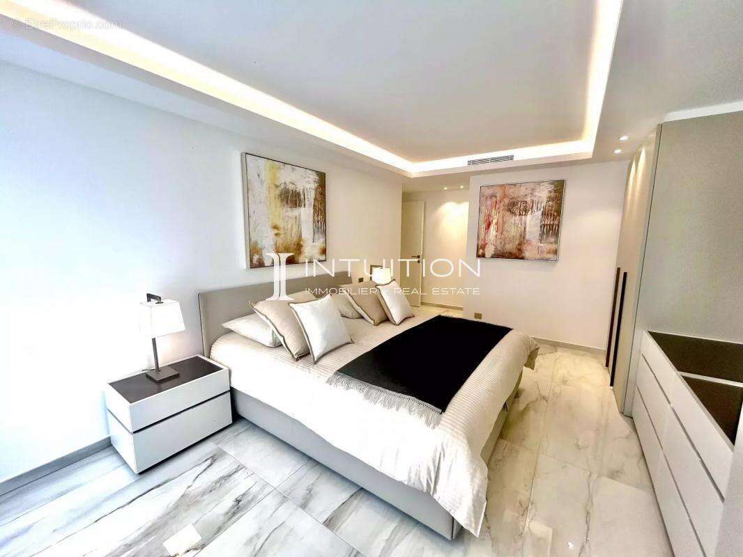 Cannes - Croisette : Magnifique appartement 3 pièces avec vue mer dans une résidence de renom - photo 10