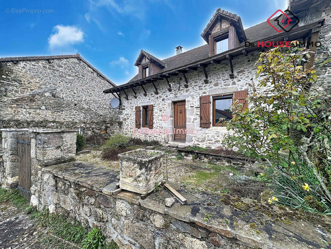 Maison à SAINT-SAUD-LACOUSSIERE