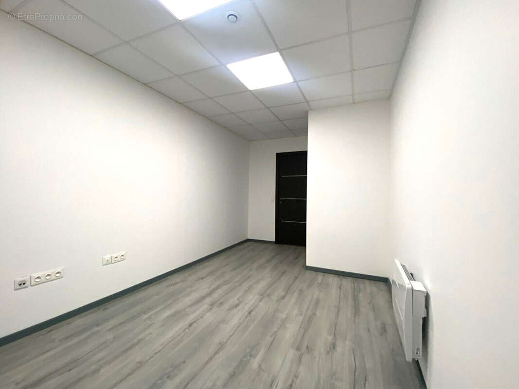Commerce 175 m² à Pau  - photo 7