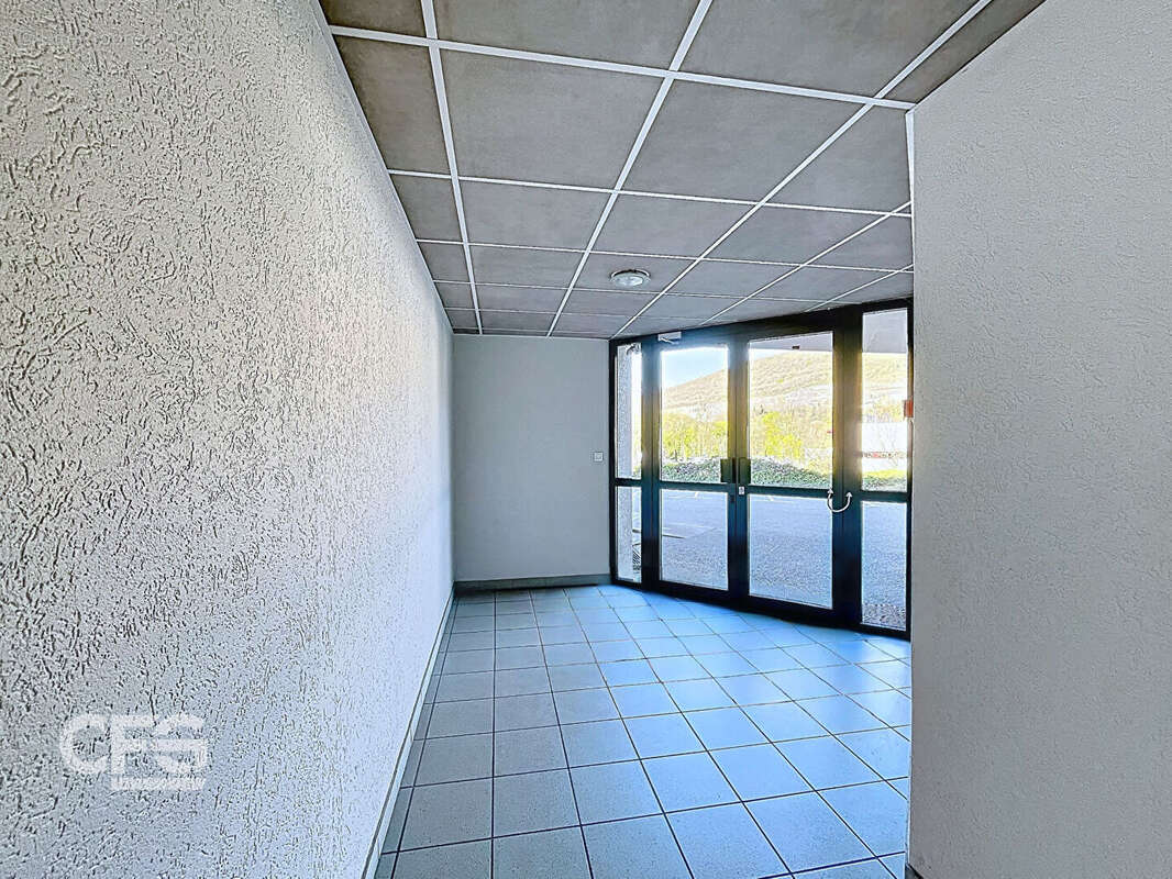 Murs commerciaux de 70 m2 divisibles à Grésy Sur Aix - photo 9