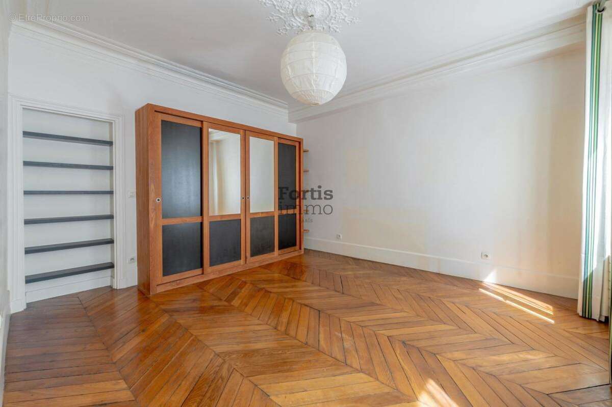 Appartement à PARIS-14E